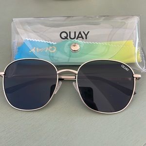 Quay Jezabell Round Sunglasses